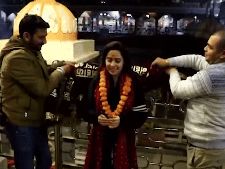 उज्जैन महाकाल के दर्शन कर विवादों में नुसरत भरुचा:ऑल इंडिया मुस्लिम जमात के प्रेसिडेंट बोले- ये शरीयत की नजर में गुनाह, तौबा करें, कलमा पढ़ें