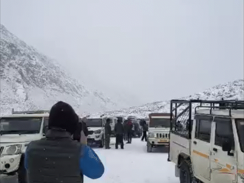 हिमाचल के ऊंचे पहाड़ों पर बर्फबारी:आज भी होगी, तापमान में भारी गिरावट, ऊना का पारा 24 घंटे में 10.6 डिग्री लुढ़का