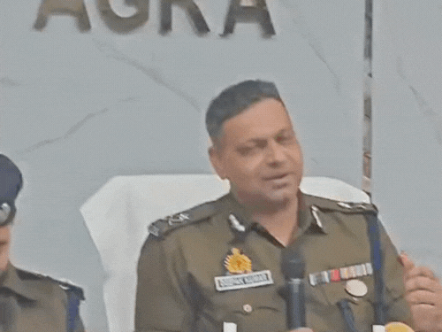 आगरा पुलिस कमिश्नर ने बताई 2025 की उपलब्धियां:धर्मांतरण केस के खुलासे की सीएम ने की तारीफ, 2026 में और बेहतर पुलिसिंग करेंगे