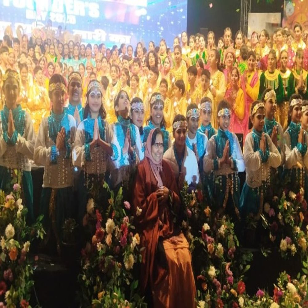 वात्सल्य ग्राम में वात्सल्य महोत्सव:साध्वी ऋतंभरा के जन्मदिन पर मनाया जा रहा 3 दिवसीय उत्सव, दूसरे दिन स्कूल की छात्राओं ने दी प्रस्तुति