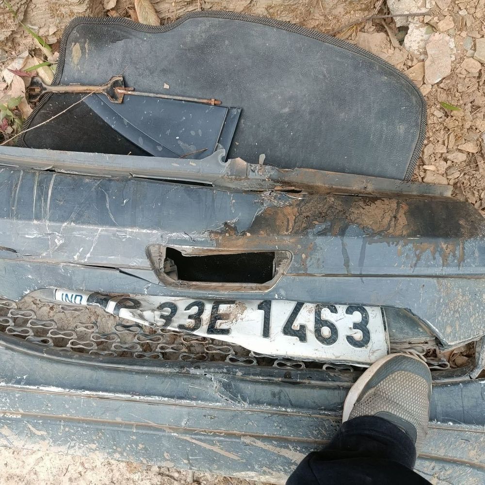 मंडी में नैनो कार खाई में गिरी:  3 युवक व 2 युवतियां गंभीर घायल-दो रेफर, मोड़ पर गाड़ी को नियंत्रित न होने से हादसा – Mandi (Himachal Pradesh) News