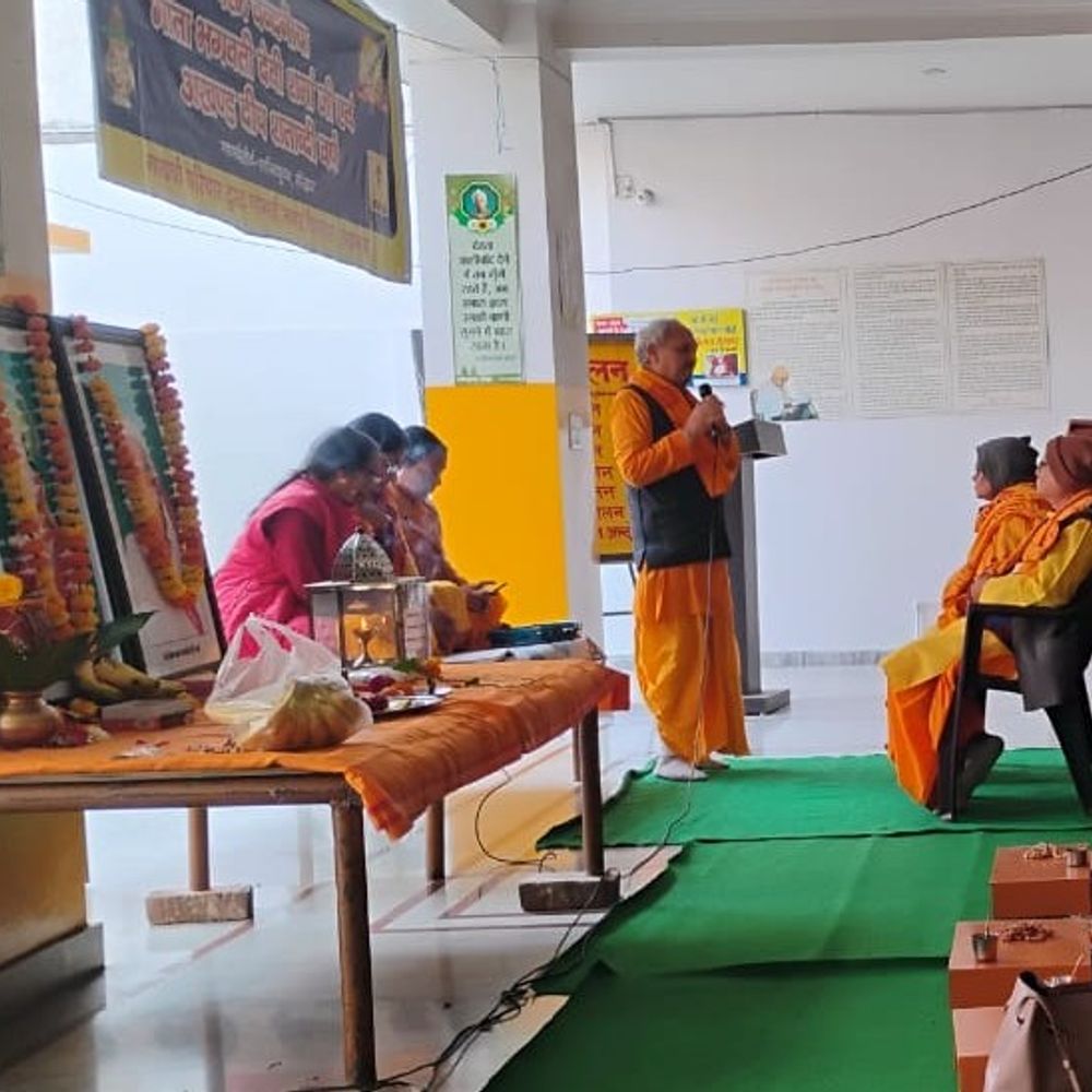 गायत्री परिवार शताब्दी वर्ष 2026 का शुभारंभ:गोमतीनगर में विशेष बैठक, सप्त आंदोलनों पर मंथन