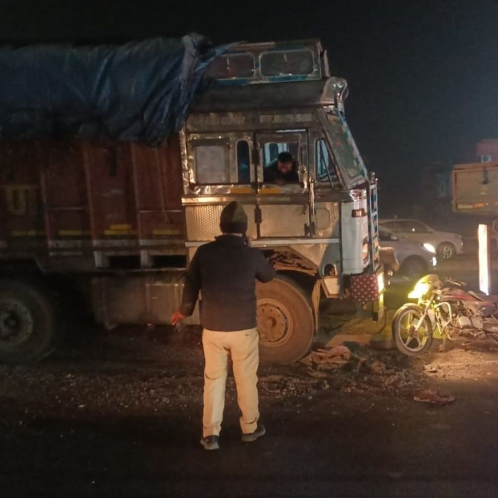 उन्नाव में ट्रक की टक्कर से युवक की मौत:लखनऊ-कानपुर हाईवे पर हुआ हादसा, जांच में जुटी पुलिस