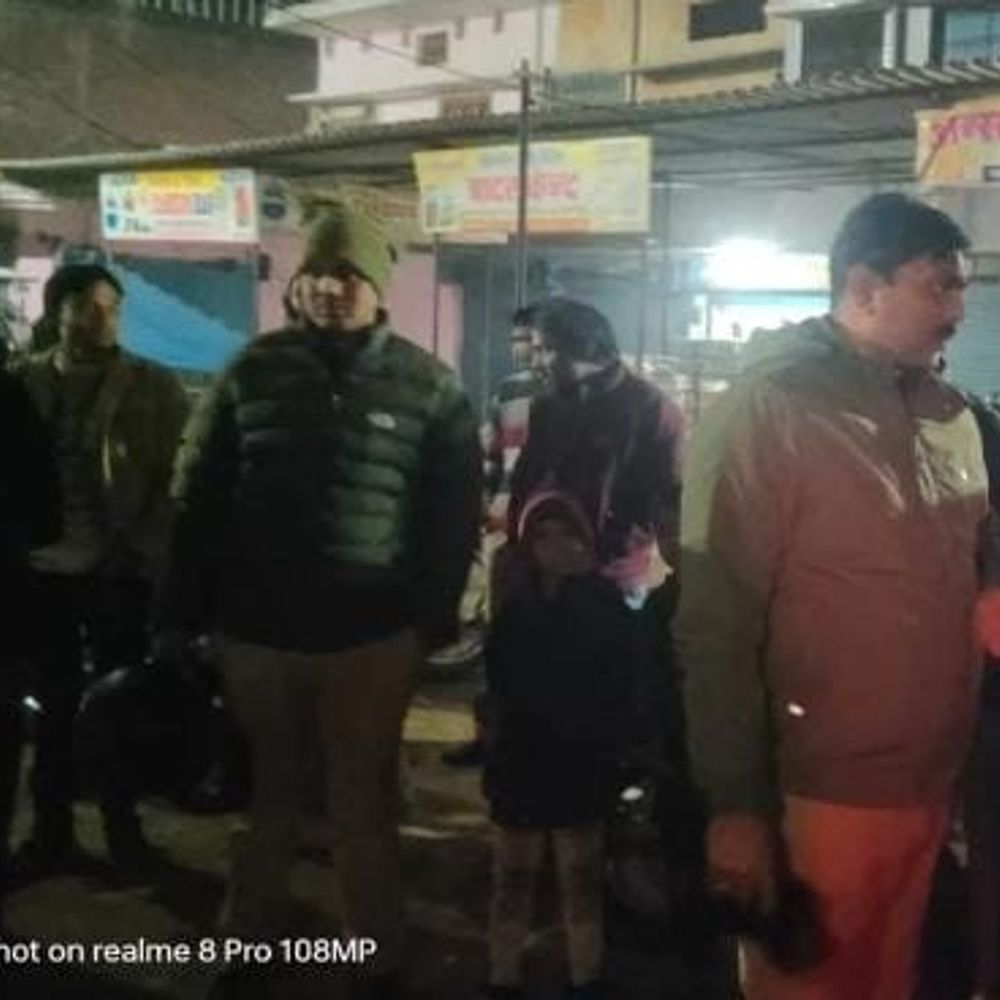 संतकबीर नगर में ज्वेलरी दुकान से ढाई लाख की लूट:तमंचा दिखाकर बदमाश फरार, लुटेरों ने दी साल के अंतिम दिन की वारदात