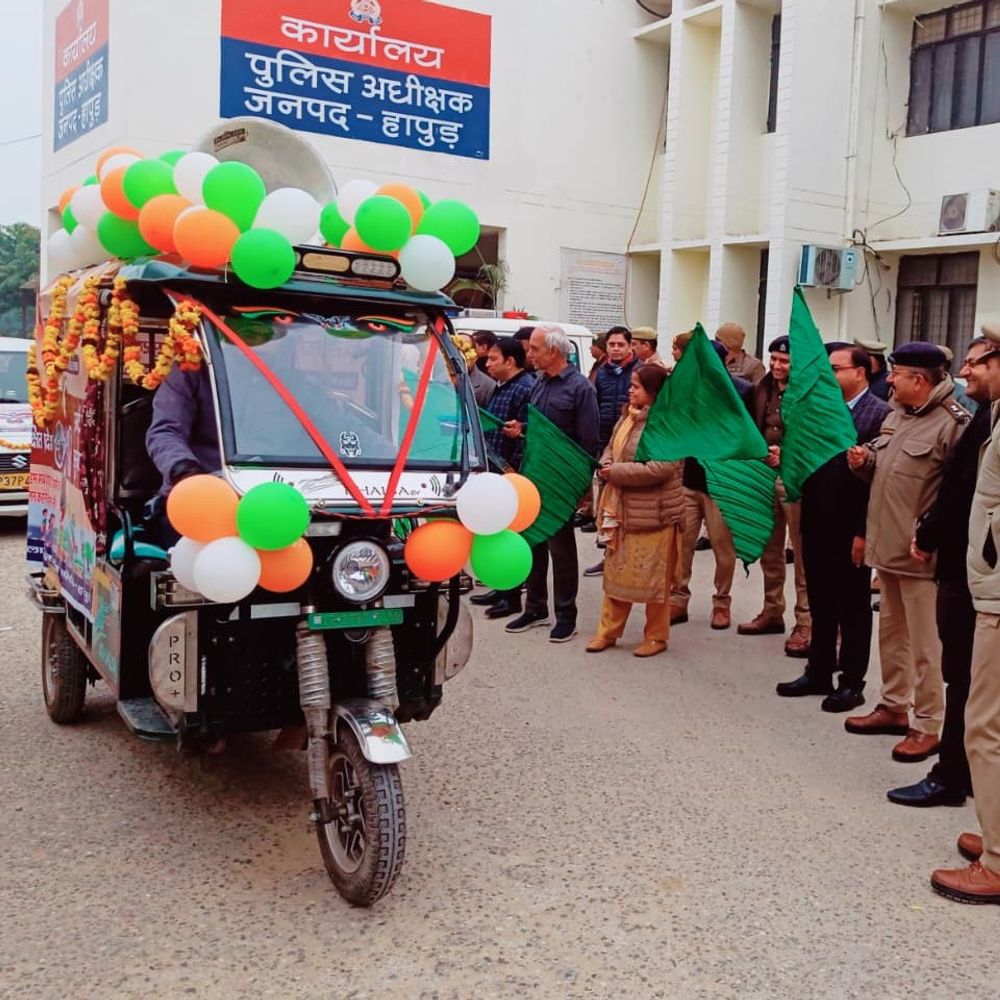 हापुड़ में राष्ट्रीय सड़क सुरक्षा माह शुरू:4-E पर होगा आधारित, एसपी ने दिलाई 'जीरो फेटैलिटी' की शपथ