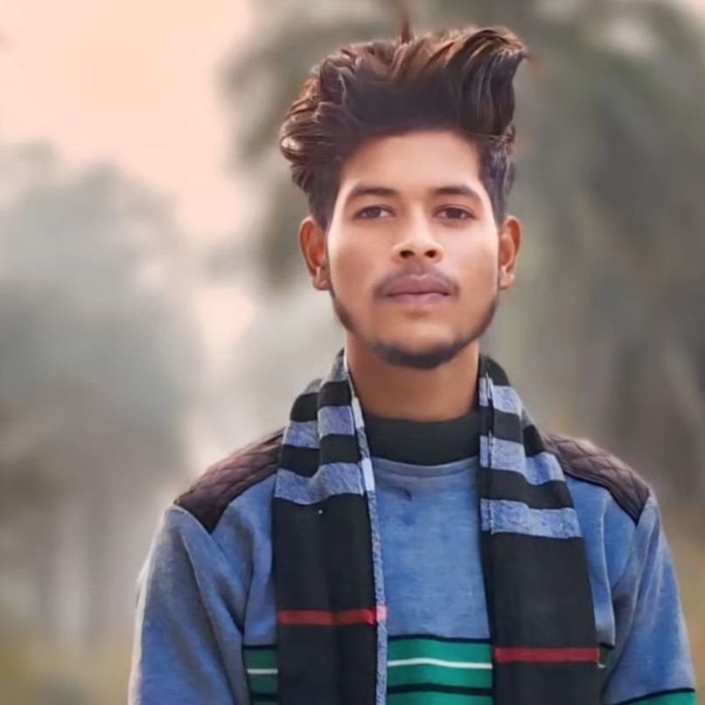 अमेठी में पिकअप पलटी, खलासी की मौत:लखनऊ-वाराणसी हाईवे पर ट्रक डंपर की टक्कर से हादसा, चालक भी घायल