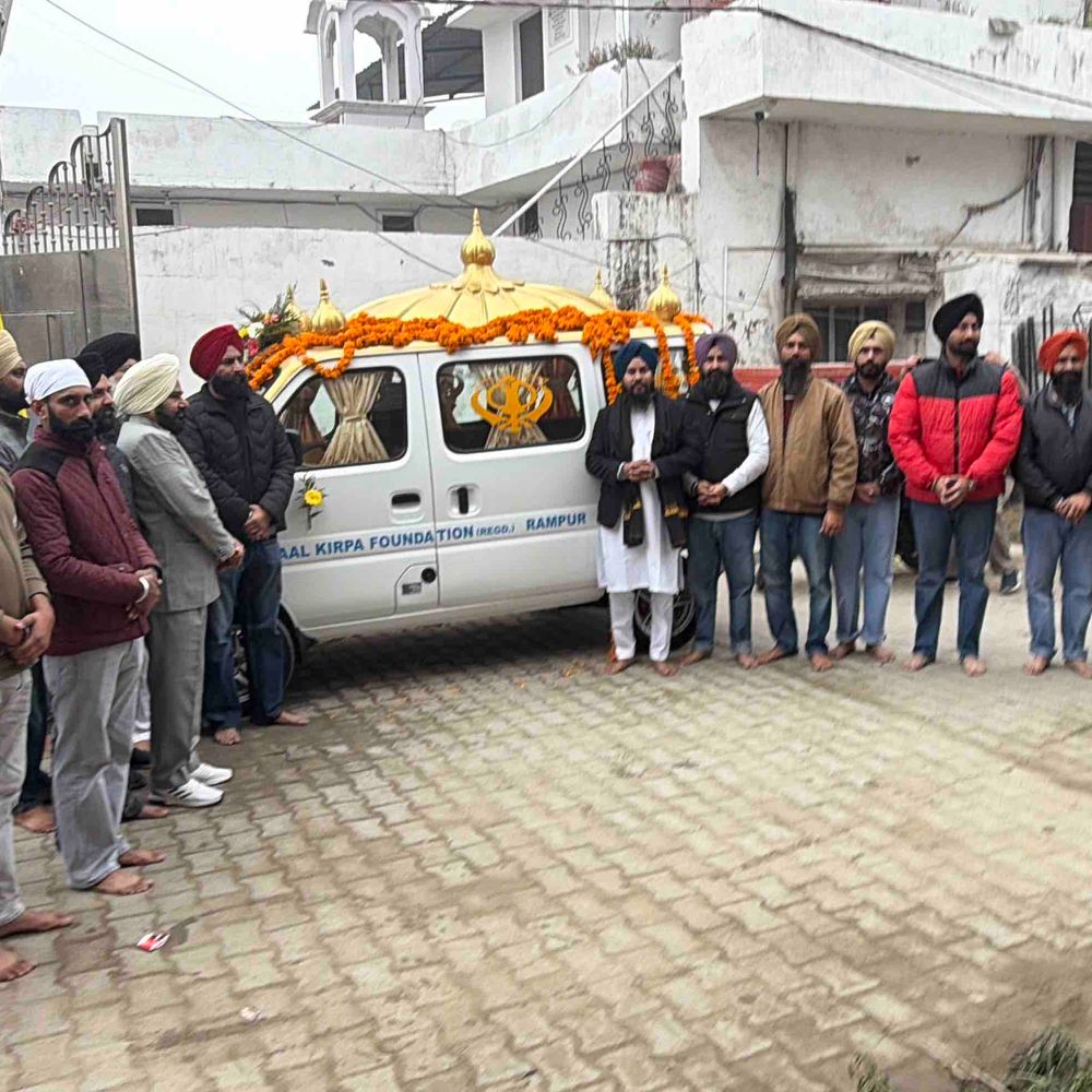 रामपुर के युवाओं ने गुरुद्वारे के लिए बनवाई पालकी:अकाल सेवा टीम ने नए साल पर की पहल, पंजाब के कारीगरों ने किया निर्माण