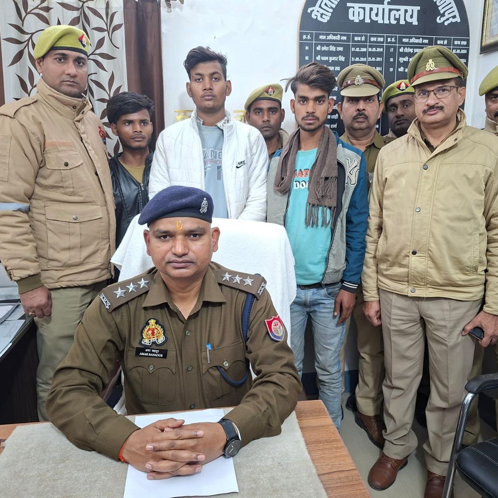 कार सवारों की पिटाई मामले में 3 युवक गिरफ्तार:मिर्जापुर में युवक को असलहा तस्करी के मुख्य आरोपी का नाम लेकर धमकाने का आरोप