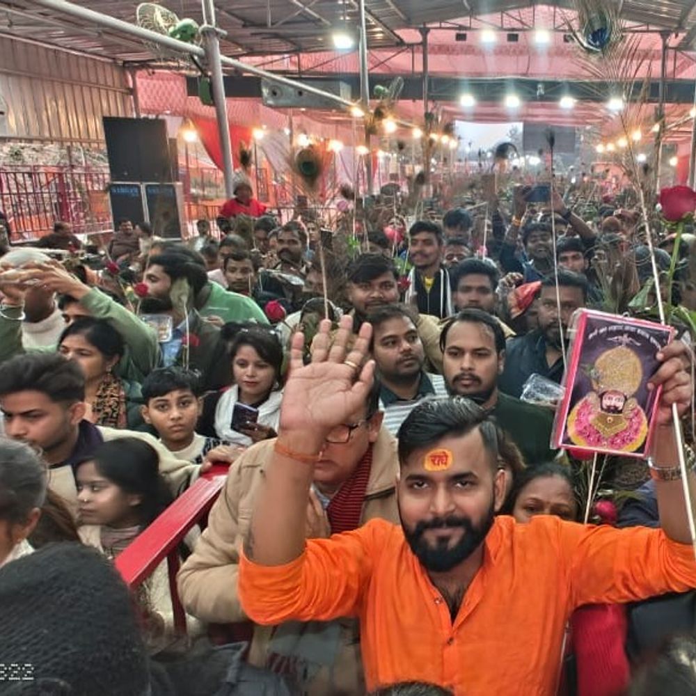लखनऊ के खाटू श्याम मंदिर में भजन संध्या का आयोजन:नए साल पर रवि बेनीवाल ने एक लाख से अधिक भक्तों को रिझाया