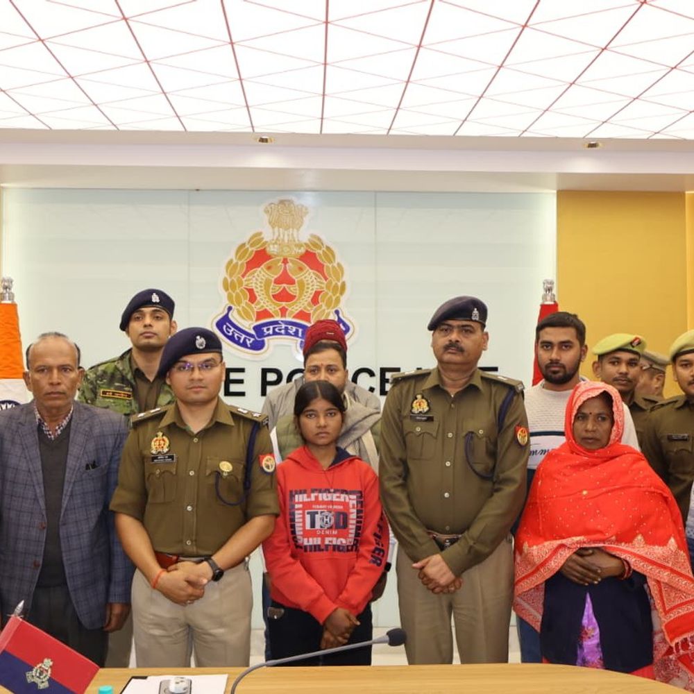 सोनभद्र पुलिस ने 15 साइबर पीड़ितों को ₹21.75 लाख लौटाए:नववर्ष पर वापस रकम पाकर खिले चेहरे, अब ₹75 लाख से अधिक का रिफंड दिलाया