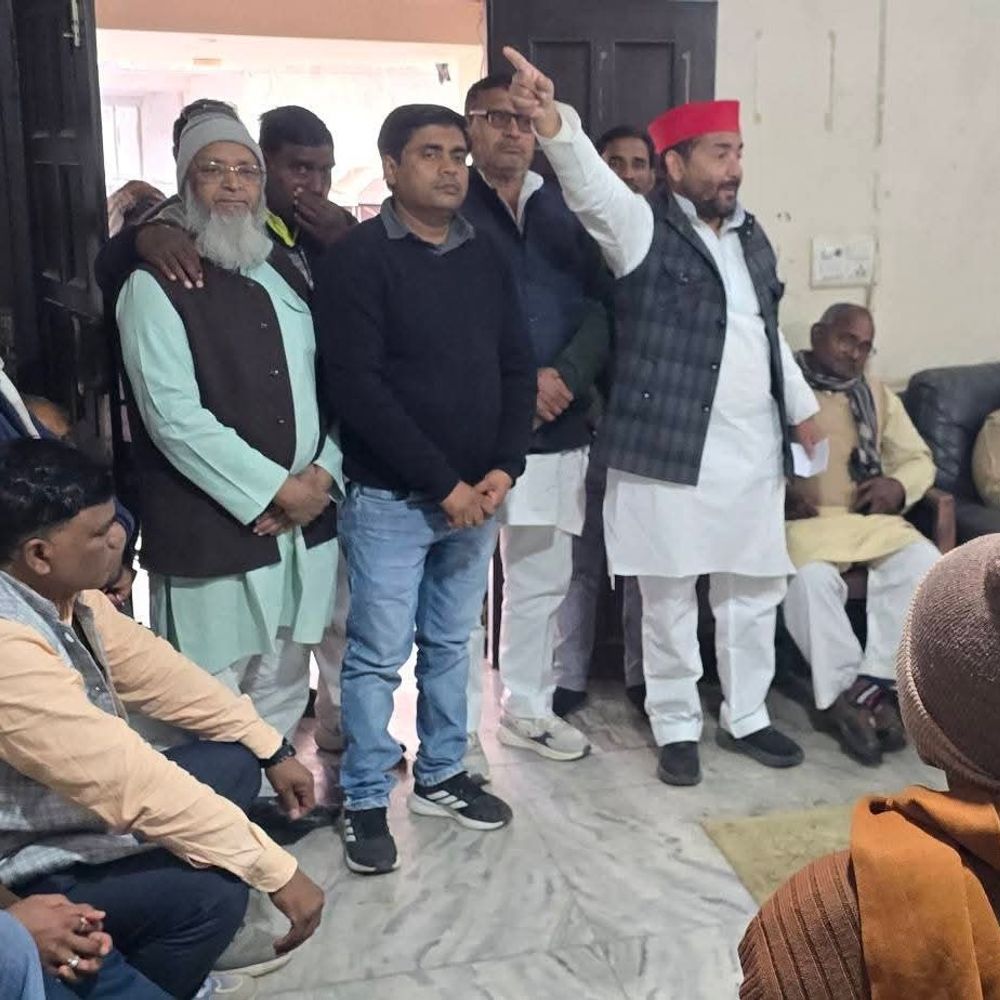 प्रदेश सचिव ने संगठन मजबूत करने का दिया निर्देश:भदोही में सपा की बैठक, 2027 चुनाव को लेकर कार्यकर्ताओं में भरा जोश