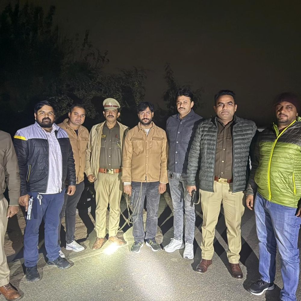 नए साल पर नोएडा में पुलिस-बदमाश के बीच मुठभेड़:आरोपी के पैर में लगी गोली, चोरी की योजना बना रहा था; अवैध तमंचा बरामद