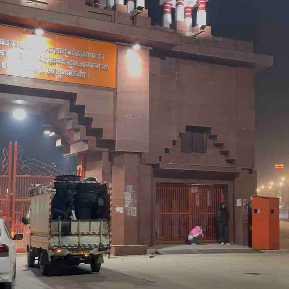 गोरखपुर में पड़ रही कड़ाके की ठंड:तापमान गिरने से बढ़ी ठिठुरन, शीतलहर का अलर्ट