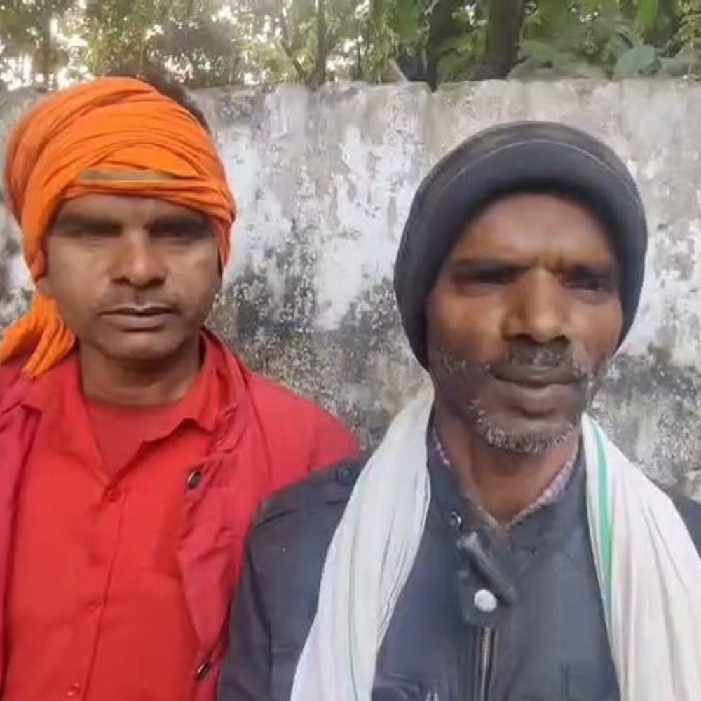 गोंडा बंदोबस्त चकबंदी अधिकारी पर किसानों ने लगाए गंभीर आरोप:नक्शे में बदलाव कर सड़क किनारे की जमीन दूसरे को दी, जांच के दिए गए आदेश