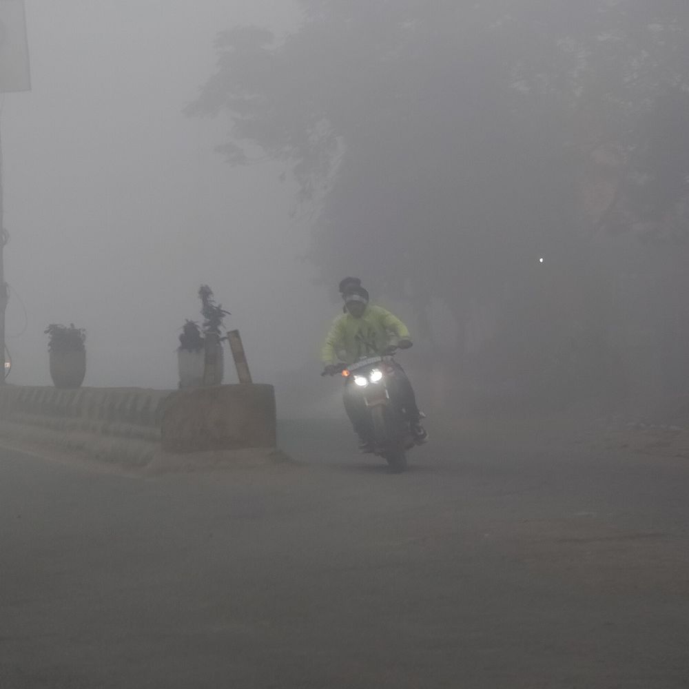 अयोध्या में बढ़ी ठंड, 7.5 डिग्री तापमान:सुबह घना कोहरा, दिन में हल्की धूप के आसार