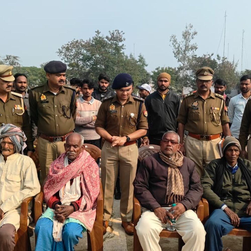 सोनभद्र SP ने 20 अभियुक्तों की हिस्ट्रीशीट बंद की:बोले- लंबे समय से कोई अपराध नहीं किया, समाज की मुख्य धारा में रहेंगे