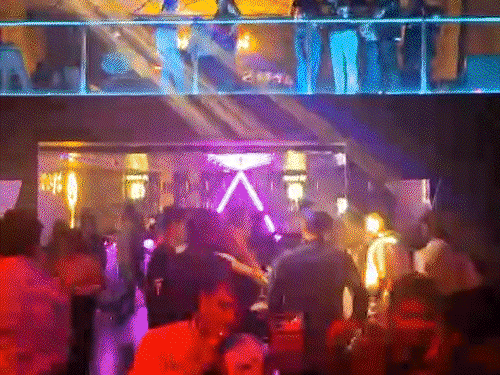 न्यू-ईयर का जश्न...रात 10:30 बजे के बाद भी बजा DJ:होटल-क्लबों में जमकर झूमे लोग, दुर्ग-बिलासपुर में DJ की धुन पर थिरके;हादसे में एक मौत