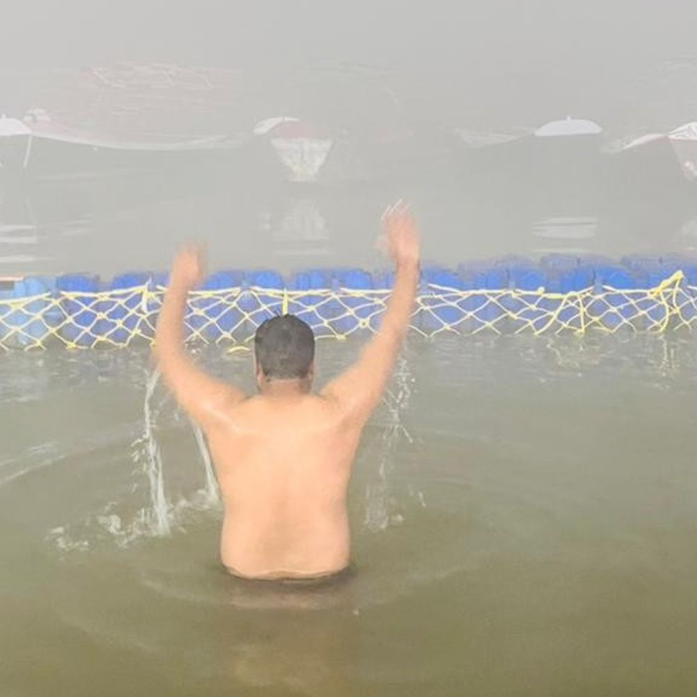 संगम में डुबकी लगा श्रद्धालुओं ने की नववर्ष की शुरुआत:देर रात संगम घाट से शहर तक जश्न, भक्ति और मस्ती का अनोखा संगम