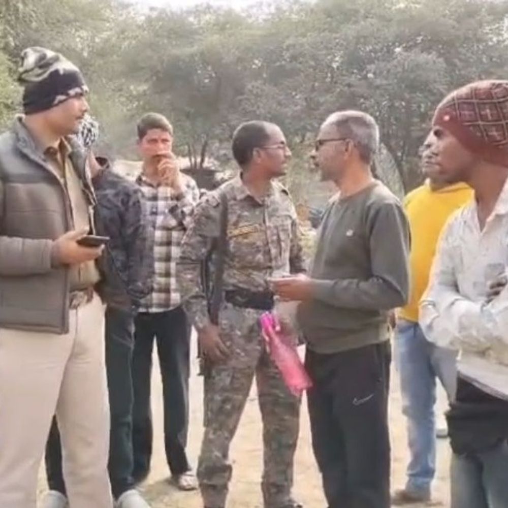 धनबाद में दिनदहाड़े चोरी का प्रयास:  गृहस्वामी व स्थानीय लोगों की सतर्कता से आरोपी धराया, पुलिस को सौंपा – Dhanbad News