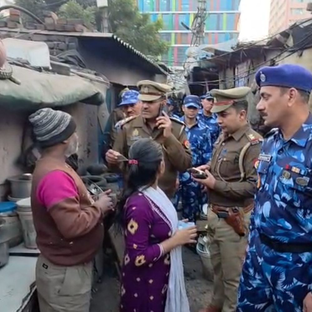 पीठ पर मशीन लगाकर बांग्लादेशी कहने पर जांच बैठी:SHO ने कहा- पूर्व में यहीं से 5 लोग बांग्लादेशी पकड़े गए, मैंने सिर्फ मजाक में बोला