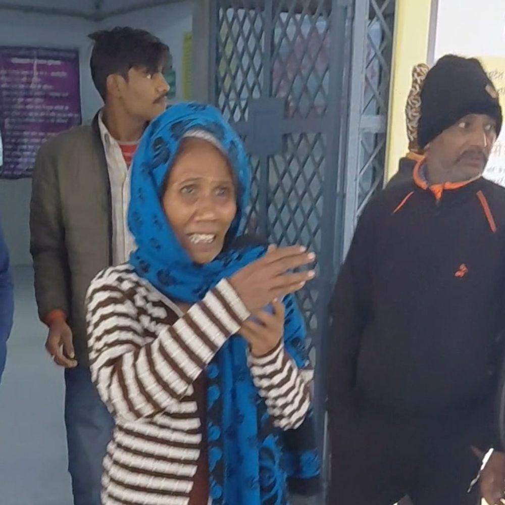 फर्रुखाबाद में मजदूर सीढ़ी से गिरा, सिर की हड्डी टूटी:निर्माणाधीन भवन में हादसा, अत्यधिक खून बहा, हालत गंभीर