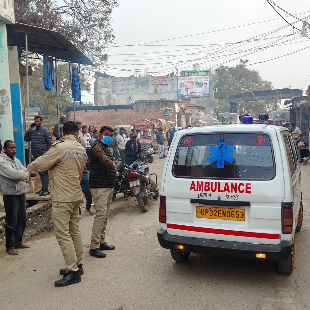 सीतापुर में रिटायर्ड डॉक्टर की मौत का कारण स्पष्ट:पोस्टमार्टम में फेफड़ों में गंभीर इन्फेक्शन की पुष्टि, शव परिजनों को सौंपा