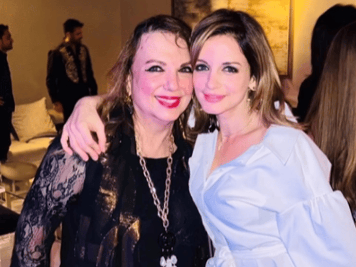 नए साल में मां को याद कर भावुक हुईं सुजैन:कहा- 2025 ने मुझसे सबसे कीमती इंसान छीन लिया, तुमने मेरा दिल तोड़ दिया