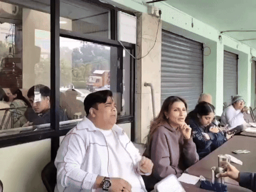 अमृतसर पहुंचे कपिल शर्मा शो के कलाकार कीकू शारदा:आज KBC में अमिताभ संग दिखेंगे, कुलचों का लिया स्वाद, दरबार साहिब में माथा टेकेंगे