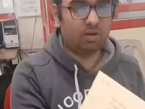 दिल्ली के कर्मचारी को पंजाबी बोलने-पढ़ने पर मजबूर किया:युवक बोला- पंजाब में हो तो पंजाबी आनी चाहिए; VIDEO सामने आया