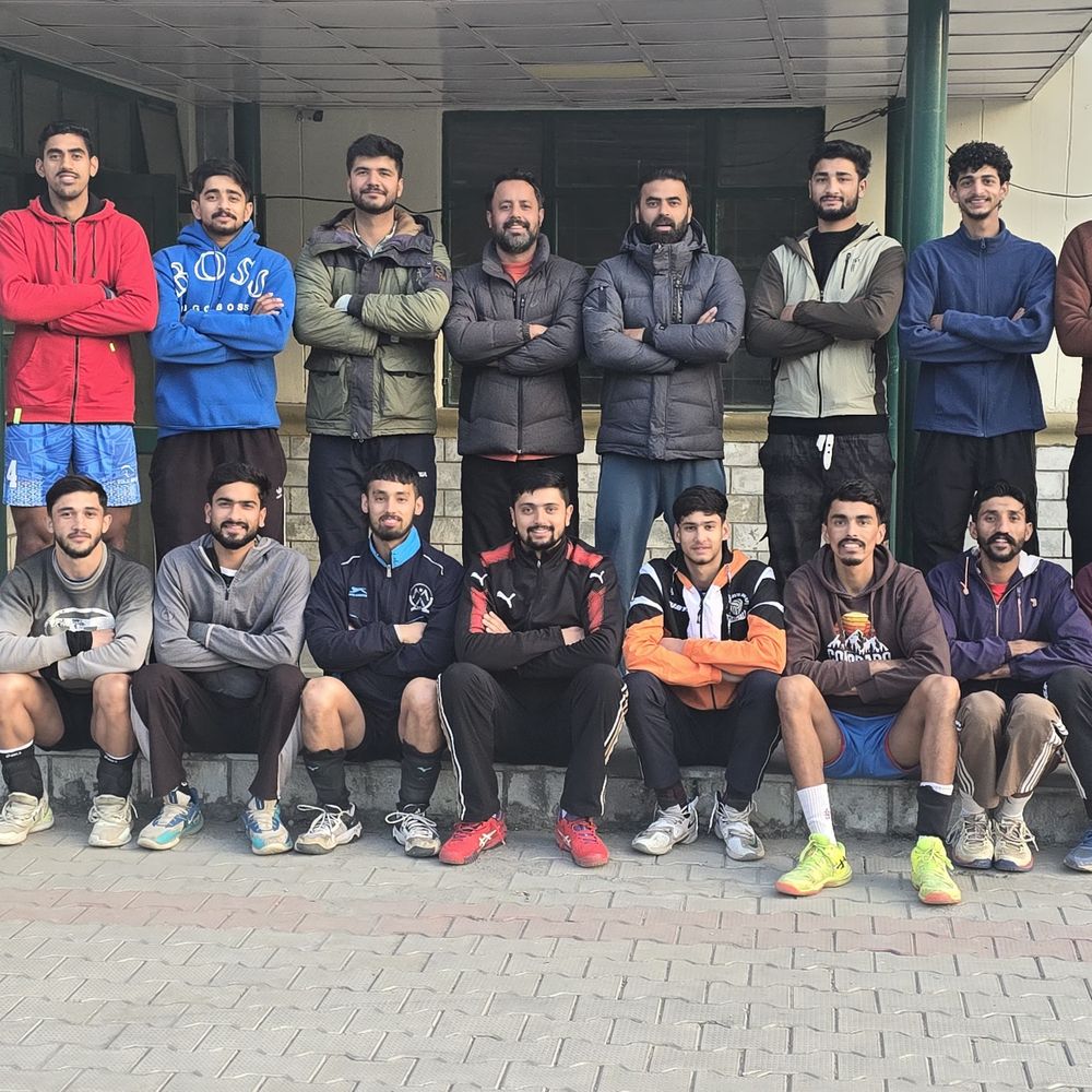 हिमाचल की प्रदेश वॉलीबॉल टीम वाराणसी रवाना:  4 से 11 जनवरी तक होगी राष्ट्रीय प्रतियोगिता, रामपुर के यशविंदर सिंह बने मुख्य कोच – Rampur (Shimla) News