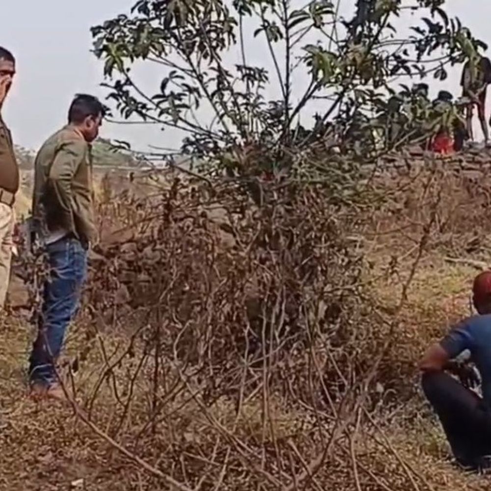 धनबाद के जोड़ियां नदी किनारे गड्ढे में मिला अज्ञात शव:  मृतक के पहचान के प्रयास में जुटी पुलिस – Dhanbad News