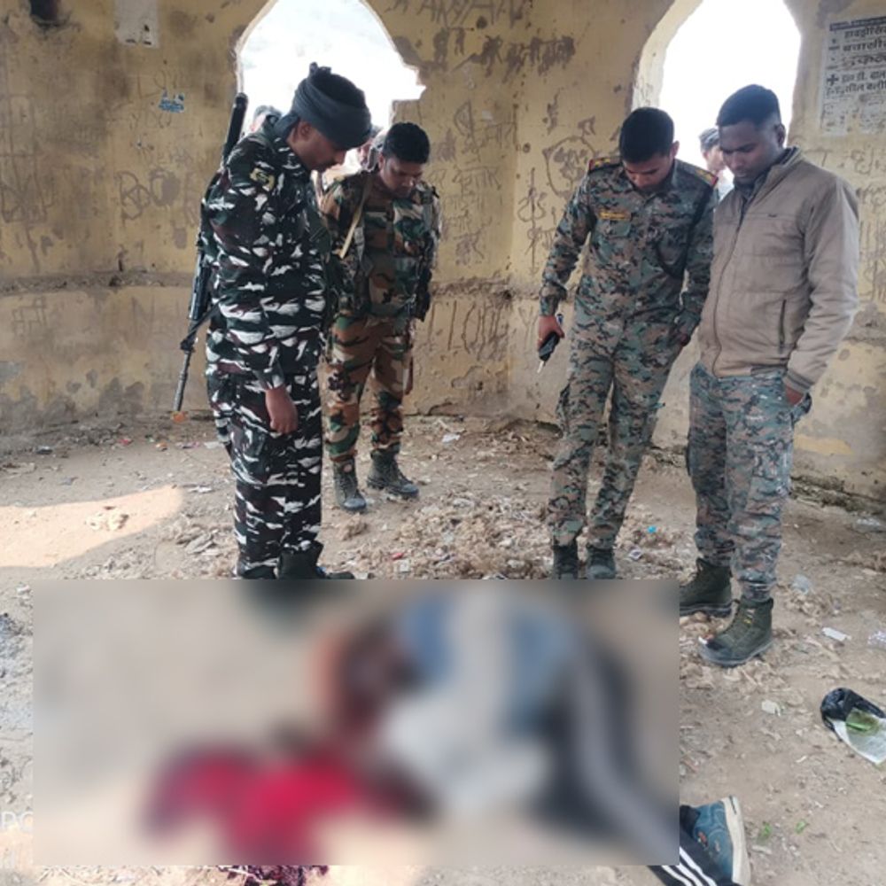 ​​​​​​​गढ़वा में यात्री शेड में मिला युवक का शव:  सिर में गोली मारने की आशंका, ग्रामीणों ने पुलिस को दी शव पड़े होने की सूचना – Garhwa News