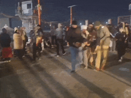 हरिद्वार में गंगा आरती करते श्रद्धालु की अचानक मौत:ई-रिक्शा में लाद पहुंचाया अस्पताल; गुजरात से परिवार के साथ घूमने आए थे