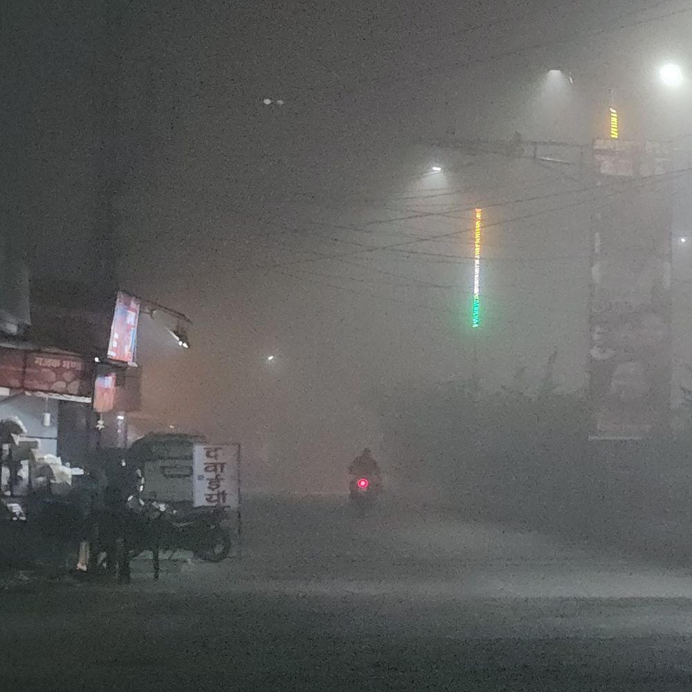 शाजापुर में कड़ाके की ठंड, सिवीयर कोल्ड-डे घोषित:नर्सरी से 8वीं तक स्कूल-आंगनबाड़ी केंद्र बंद; विशेषज्ञ बोले-दो दिनों तक ऐसा ही रहेगा मौसम