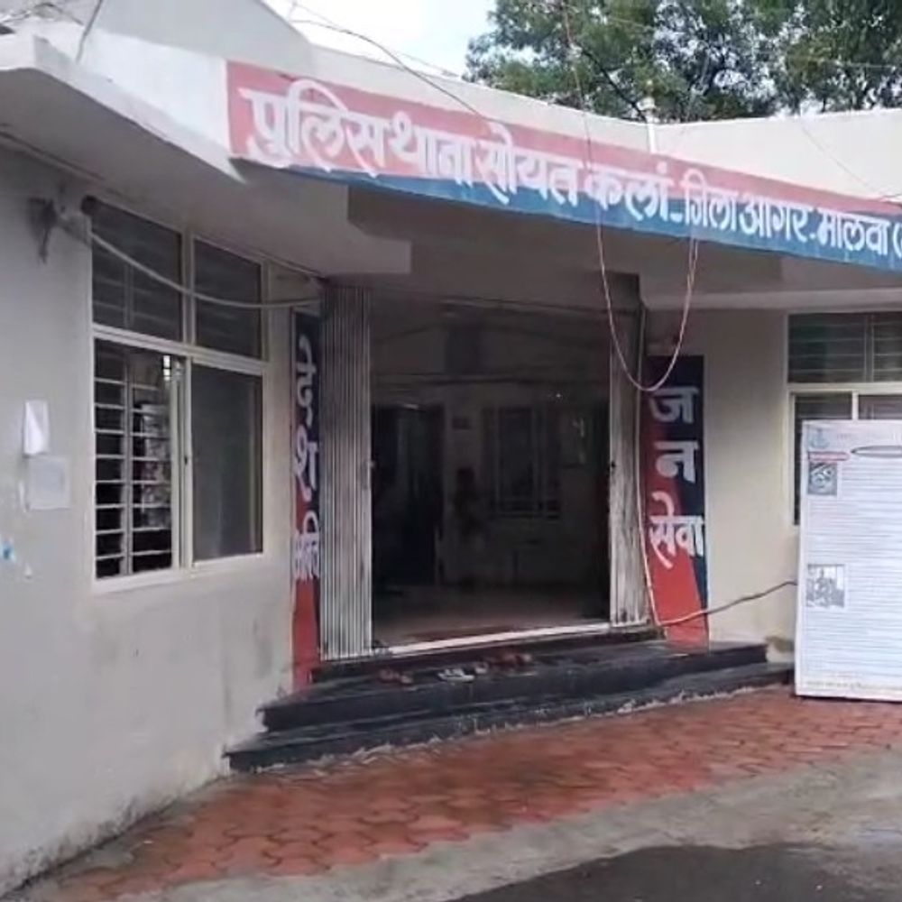 आगर में बेटी ने पिता पर लगाया छेड़छाड़ का आरोप:  पॉक्सो एक्ट में केस दर्ज, 4 महीने से अश्लील हरकतें कर रहा; आरोपी फरार – Agar Malwa News