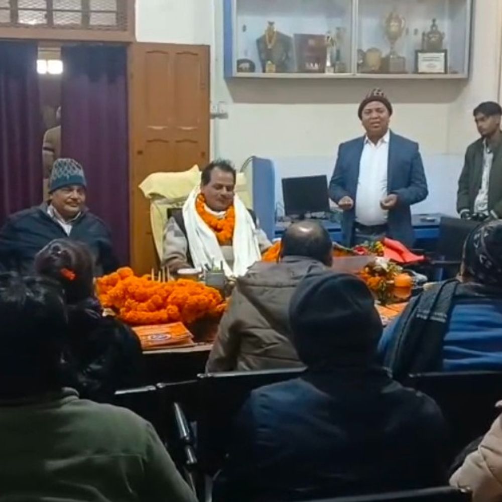 मुरारका कॉलेज के प्रिंसिपल बने नागेंद्र तिवारी:हेड मास्टर का हुआ भव्य स्वागत; लोगों ने दिया फूल, माला-बुके