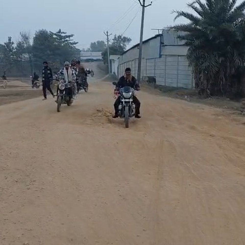 जामताड़ा में बेना काली मंदिर के पास सड़क जर्जर:  बरसात में स्थिति और हो जाती है खराब, दर्जनों गांवों को जोड़ती है यह सड़क – Jamtara News