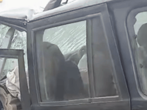 कोहरे के कारण पैराफिट से टकराई स्कॉर्पियो:ऊना में गुजरात के पांच यात्री घायल, कश्मीर और मनाली घूमने आए थे