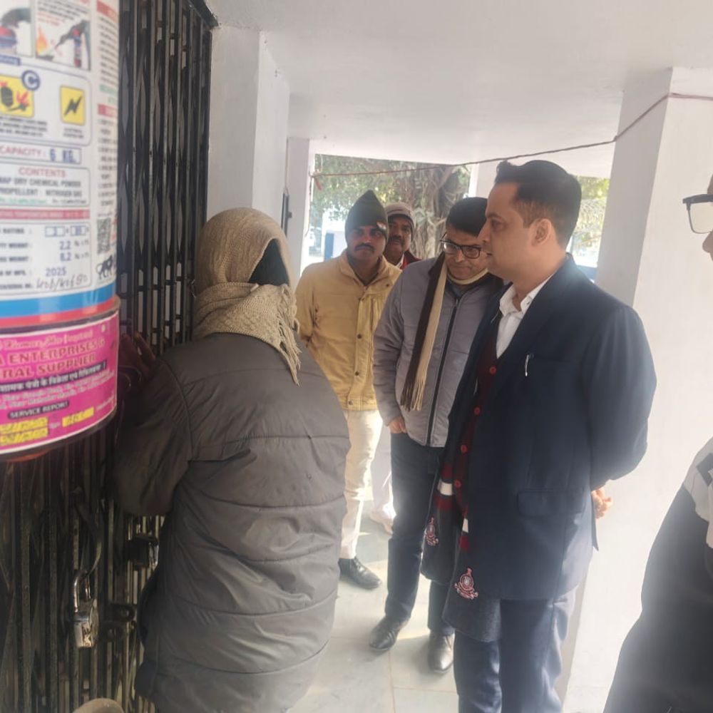 मधुबनी डीएम ने ईवीएम वेयरहाउस का निरीक्षण किया:चुनाव आयोग के निर्देश पर सुरक्षा व्यवस्था का जायजा लिया