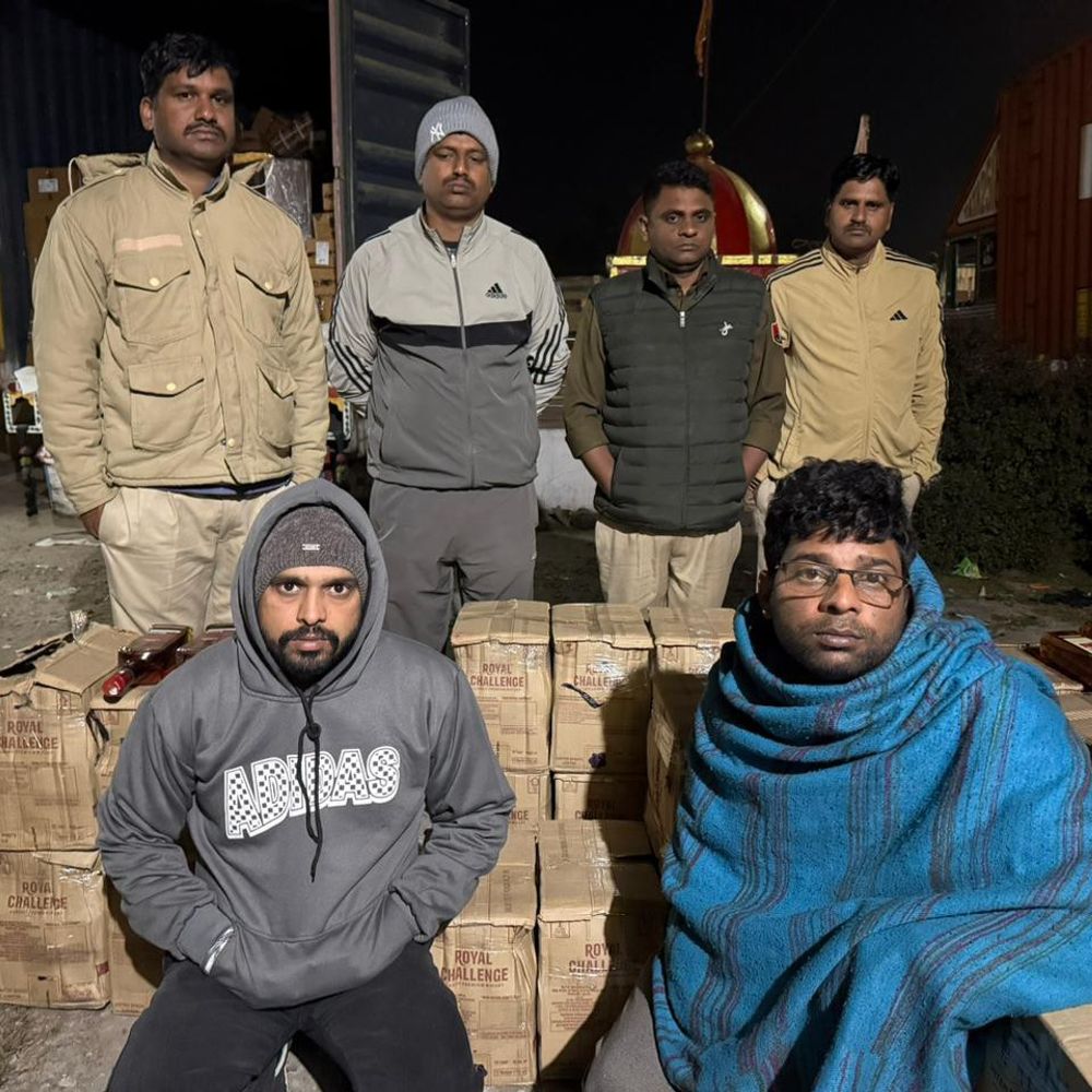 डूंगरपुर में रतनपुर बॉर्डर पर पकड़ी अवैध शराब:  इलेक्ट्रिक सामान की आड़ में हो रही थी तस्करी, कंटेनर से 8 लाख की शराब जब्त – Dungarpur News