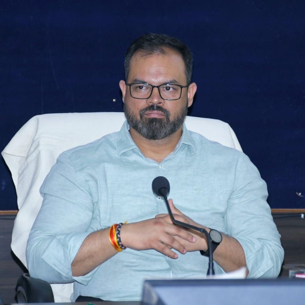 मुंगेली के नवागांव धान खरीदी केंद्र में अनियमितता:  प्रभारी और ऑपरेटर निलंबित, कलेक्टर ने दी कड़ी चेतावनी; कहा- गड़बड़ी बर्दाश्त नहीं होगी – Mungeli News