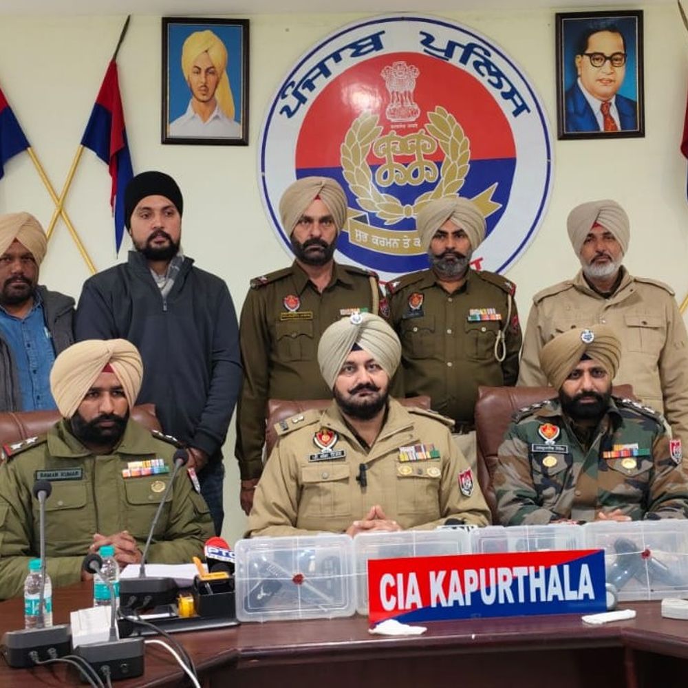 कपूरथला पुलिस ने अवैध हथियारों के साथ दो आरोपी पकड़े:  4 पिस्तौल और 3 जिंदा कारतूस बरामद; दोनों पर आर्म्स एक्ट में केस दर्ज – Kapurthala News