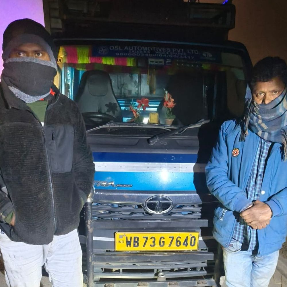 किशनगंज में पशु क्रूरता मामले में 2 गिरफ्तार:पिकअप वाहन से तीन भैंसों की तस्करी करते हुए पकड़े गए