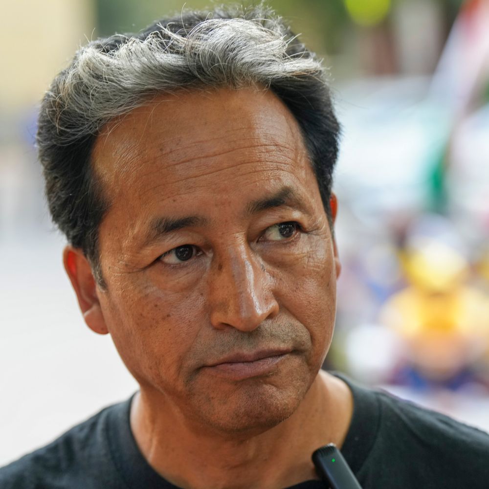 वांगचुक की पत्नी बोलीं- वे हिंसा नहीं फैला रहे थे:SC में कहा- तथ्य तोड़े-मरोड़े और अपराधी बता दिया; सोनम 3 महीने से जेल में हैं