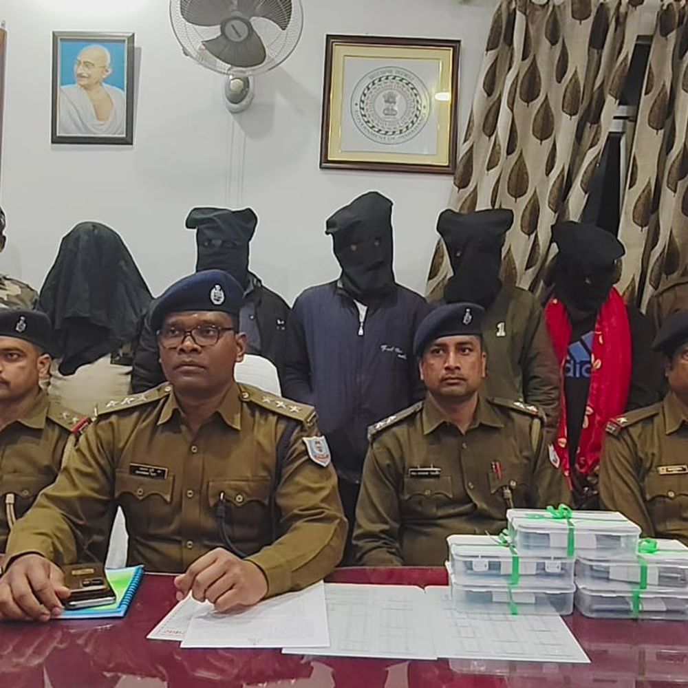 तमिलनाडु से चोरी बोरिंग मशीन बरामद:  चाईबासा पुलिस ने अंतरराज्यीय गिरोह के 5 अपराधी दबोचे, आठ मोबाइल फोन जब्त – Chaibasa (West Singhbhum) News