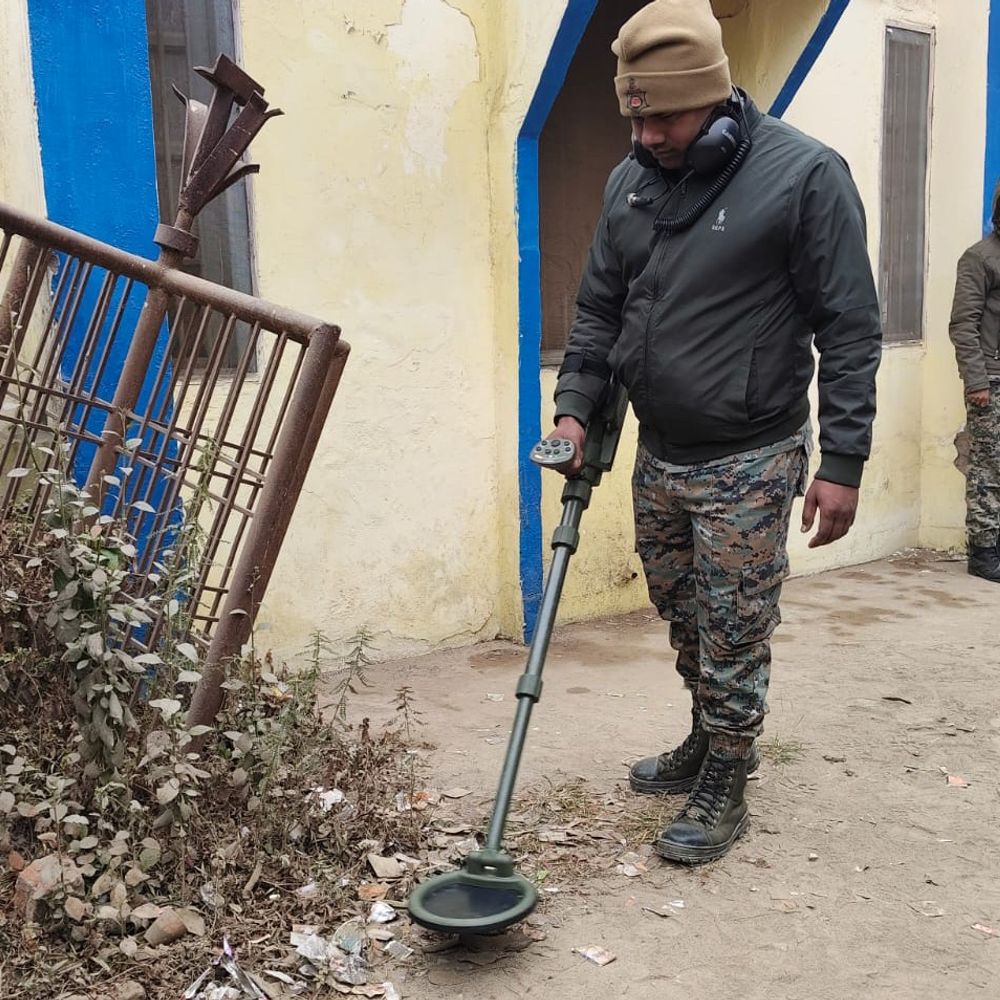 सहरसा कोर्ट मे आधे घंटे पुलिस ने किया मॉक ड्रिल:5 कोर्ट को उड़ाने की मिली थी धमकी, परिसर का बारीकी से किया गया जांच