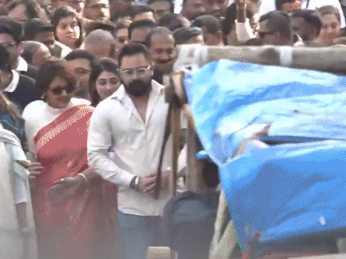 ED रेड के खिलाफ कोलकाता में ममता का मार्च:हजारों कार्यकर्ता मौजूद; TMC का दिल्ली में भी प्रदर्शन, सांसदों को 2 घंटे हिरासत में रखा गया