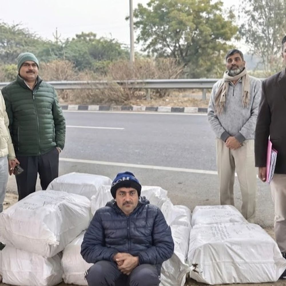 लखनऊ में हिमाचल का गांजा तस्कर गिरफ्तार:NCB ने पूर्वांचल एक्सप्रेसवे से 221 किलो गांजा जब्त किया, बिहार से लाया था