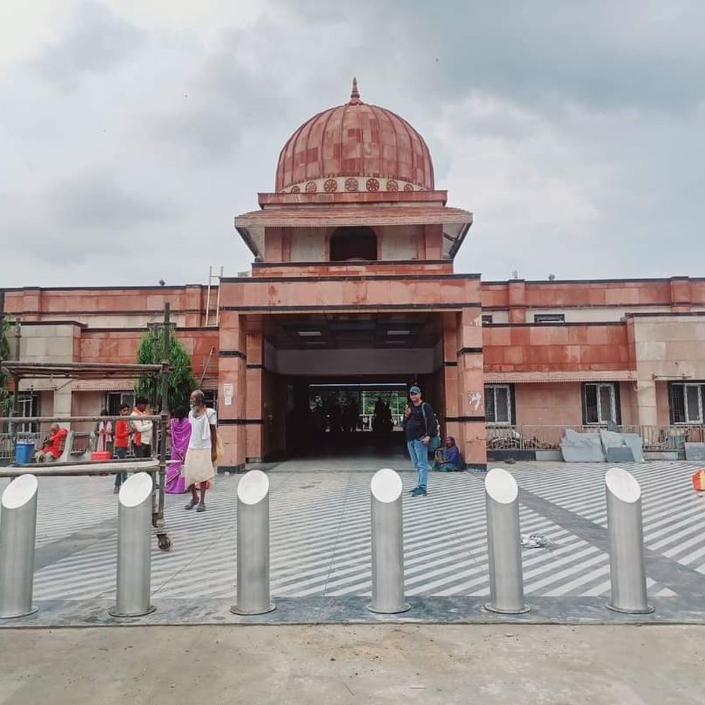 पूर्वोत्तर रेलवे का पहला प्रीमियम स्टोर बलिया में:स्टेशन को सिटी सेंटर बनाने की कवायद शुरू