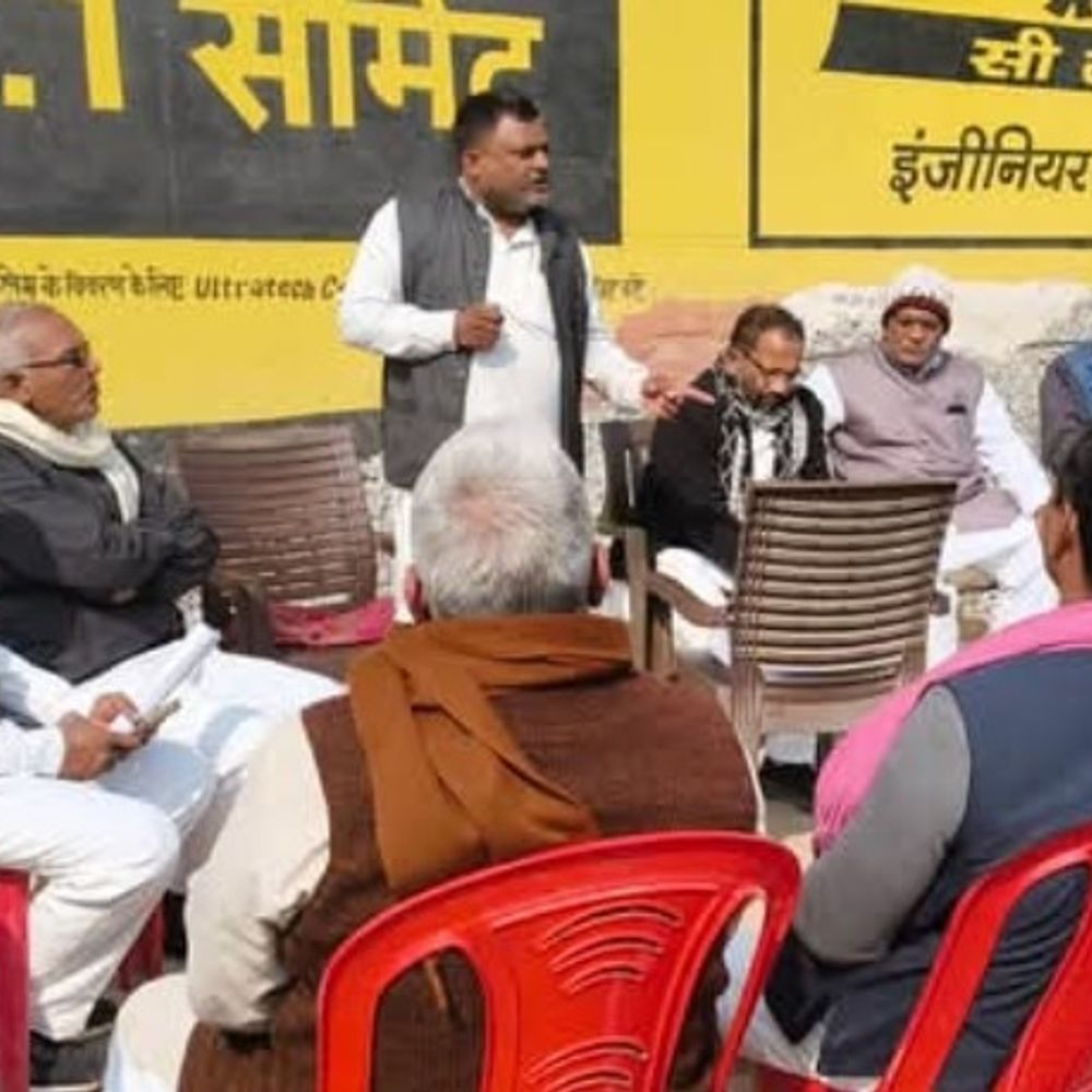 भदोही में सपा का 'मेरा वोट-मेरा अधिकार' अभियान शुरू:पार्टी ने सेक्टर प्रभारियों को सौंपी अनंतिम मतदाता सूची, छूटे नाम जोड़ने पर जोर